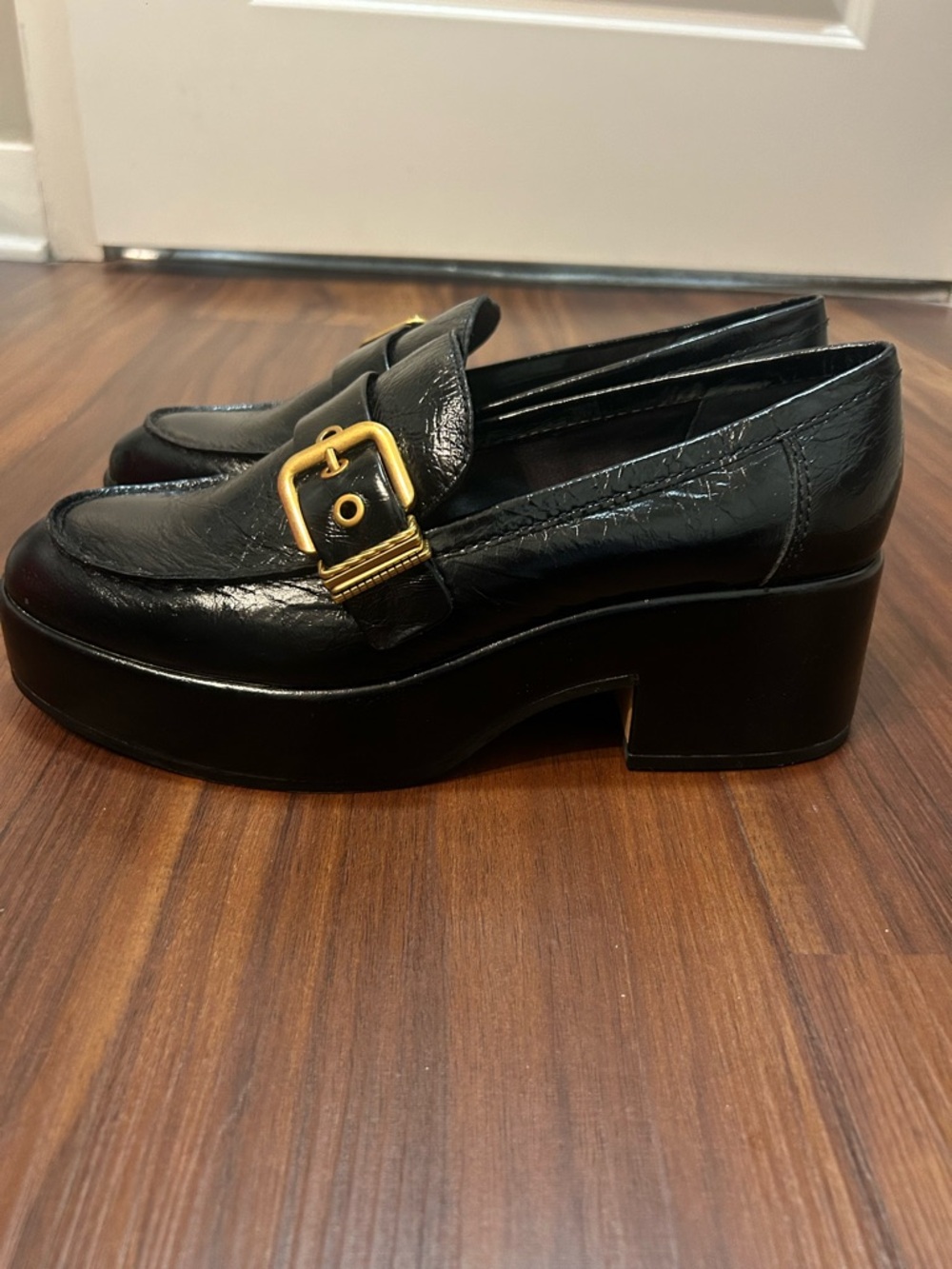 Dolce Vita Yonder Platform Black Leather Loafers Size 9 Gold Buckle Preppy Chic